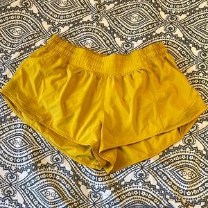 Lululemon Hotty Hot shorts 2.5”